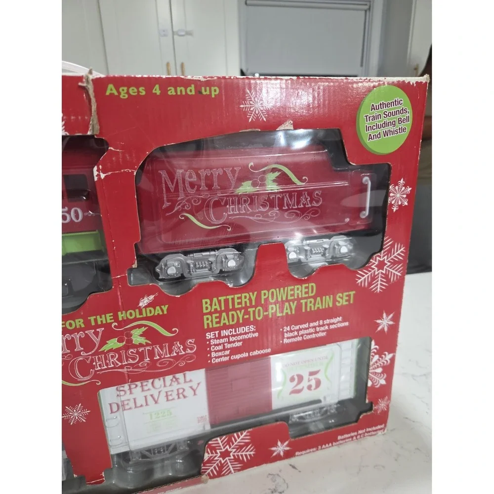 Lionel 7-11915 Home For The Holiday Ready-to-Play set